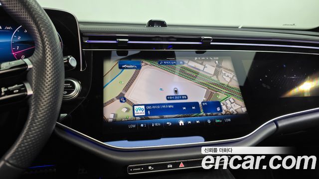 Mercedes-Benz E-Class 2025 — photo 18