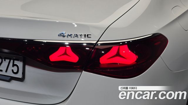 Mercedes-Benz E-Class 2025 — photo 9