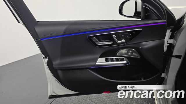 Mercedes-Benz E-Class 2025 — photo 14