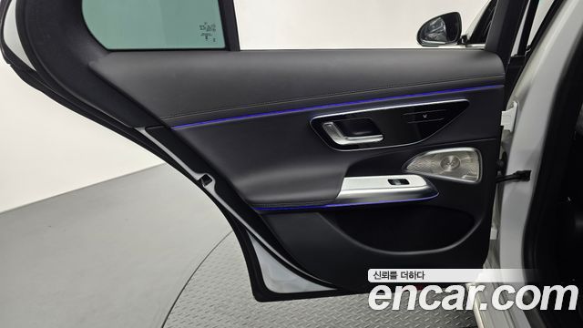 Mercedes-Benz E-Class 2025 — photo 15