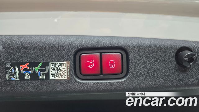 Mercedes-Benz E-Class 2025 — photo 27