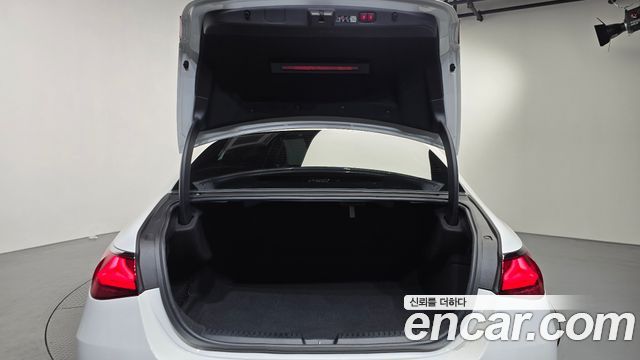Mercedes-Benz E-Class 2025 — photo 28