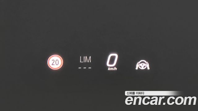 Mercedes-Benz E-Class 2025 — photo 31