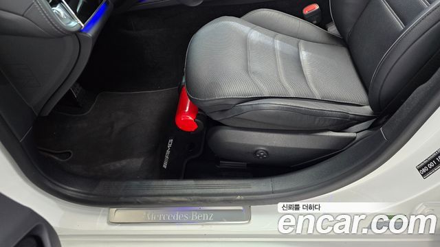 Mercedes-Benz E-Class 2025 — photo 32