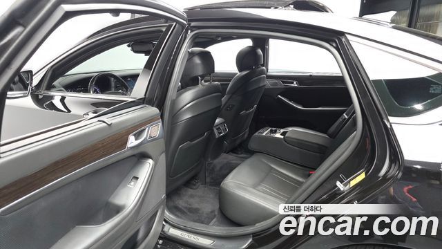 Genesis G80 2019 — photo 16
