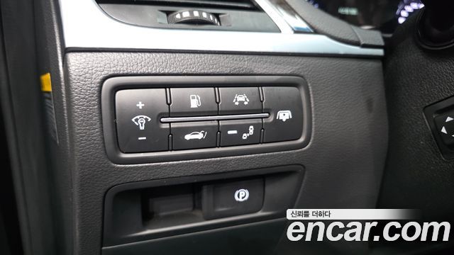 Genesis G80 2019 — photo 28