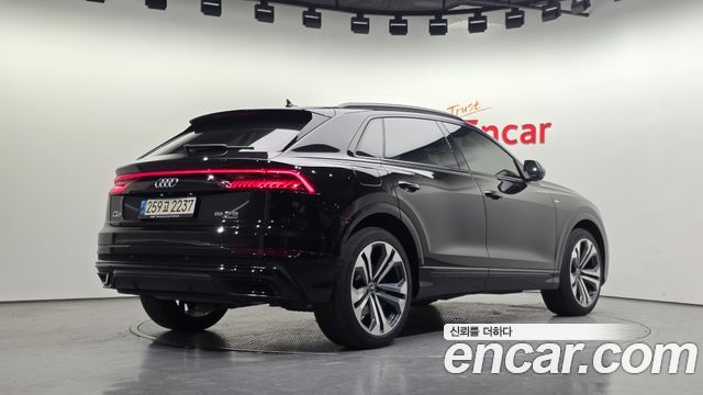 Audi Q8 2023 — photo 2
