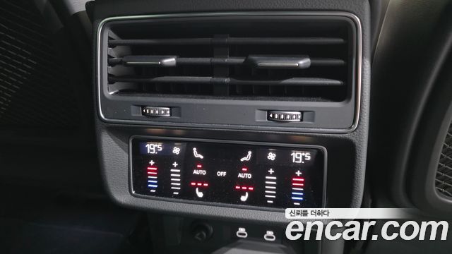 Audi Q8 2023 — photo 18