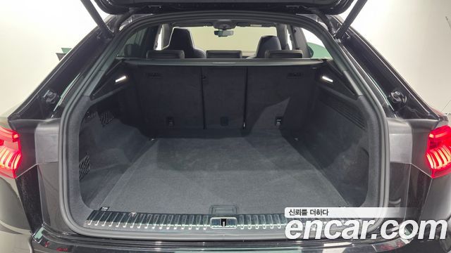 Audi Q8 2023 — photo 20