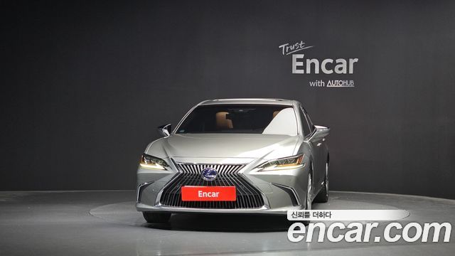 Lexus ES 2019 — photo 3