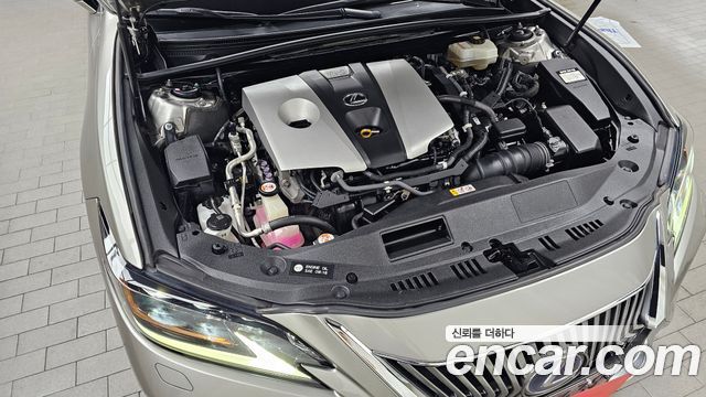 Lexus ES 2019 — photo 6