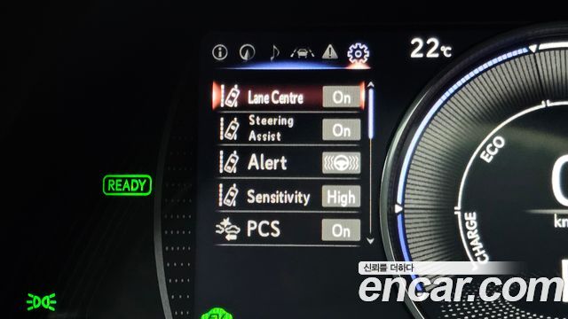 Lexus ES 2019 — photo 16