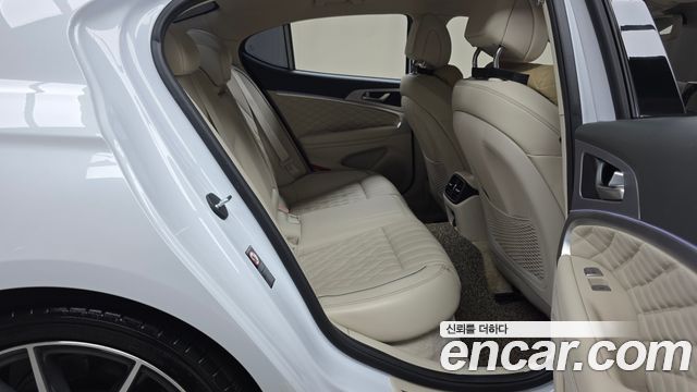 Genesis G70 2019 — photo 17