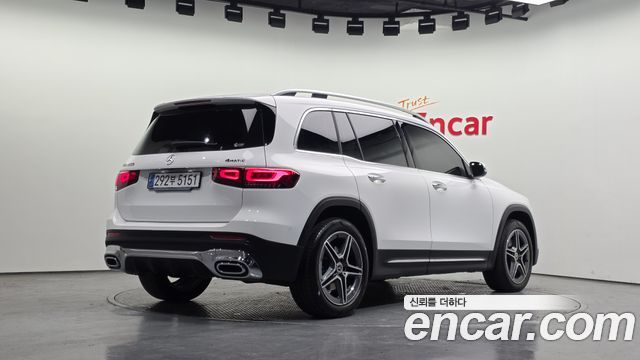 Mercedes-Benz GLB-Class 2023 — photo 2