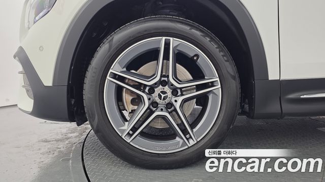 Mercedes-Benz GLB-Class 2023 — photo 5
