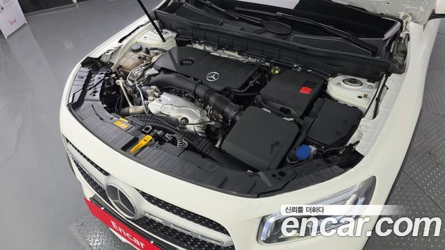 Mercedes-Benz GLB-Class 2023 — photo 6