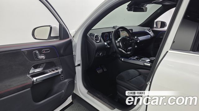Mercedes-Benz GLB-Class 2023 — photo 10