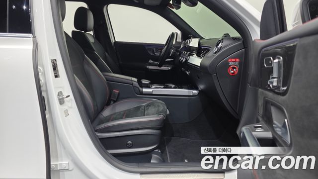 Mercedes-Benz GLB-Class 2023 — photo 11