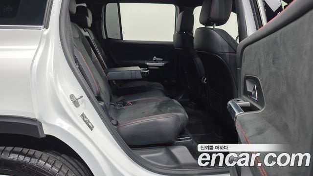Mercedes-Benz GLB-Class 2023 — photo 12