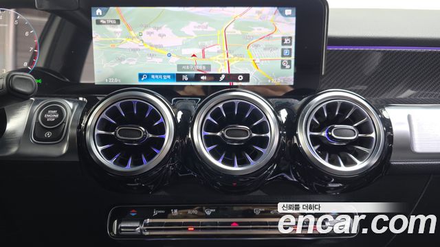 Mercedes-Benz GLB-Class 2023 — photo 14