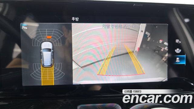 Mercedes-Benz GLB-Class 2023 — photo 15