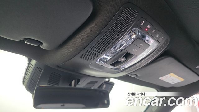Mercedes-Benz GLB-Class 2023 — photo 17