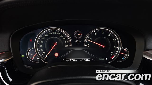 BMW 5-Series 2017 — photo 8