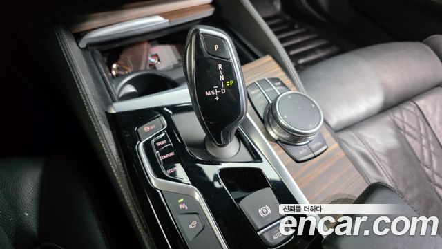 BMW 5-Series 2017 — photo 9