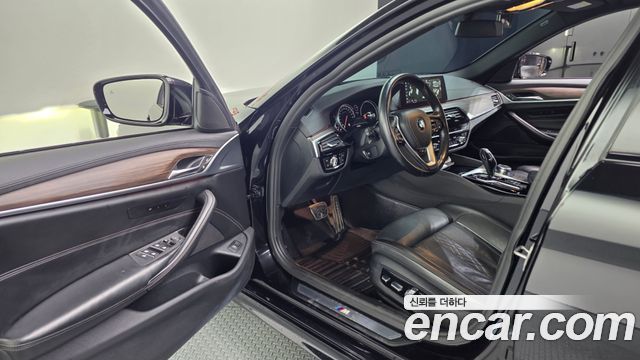 BMW 5-Series 2017 — photo 10