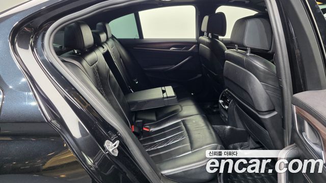 BMW 5-Series 2017 — photo 12