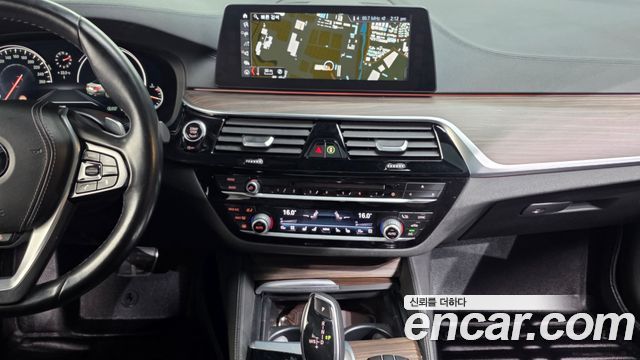 BMW 5-Series 2017 — photo 14