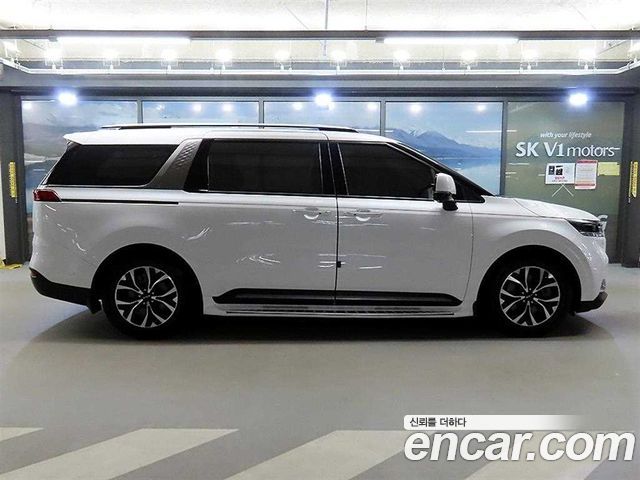 Kia Canival 2023 — photo 3