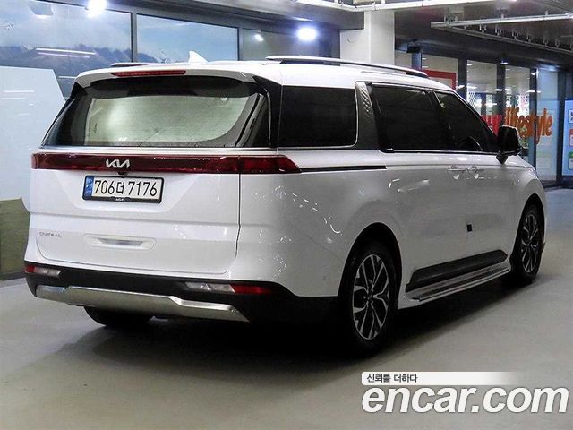 Kia Canival 2023 — photo 4