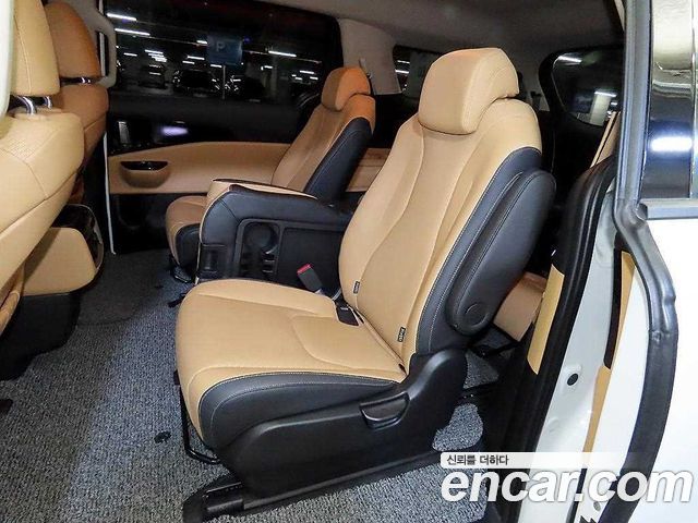 Kia Canival 2023 — photo 7