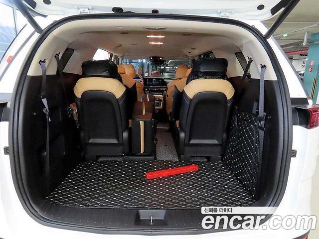 Kia Canival 2023 — photo 16