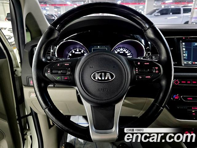 Kia Canival 2016 — photo 9
