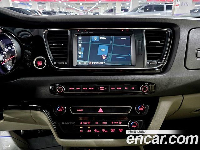 Kia Canival 2016 — photo 10