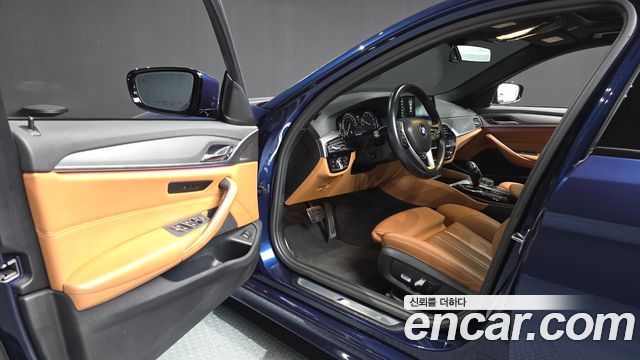 BMW 5-Series 2017 — photo 10