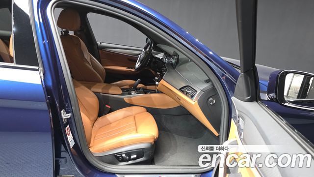 BMW 5-Series 2017 — photo 11