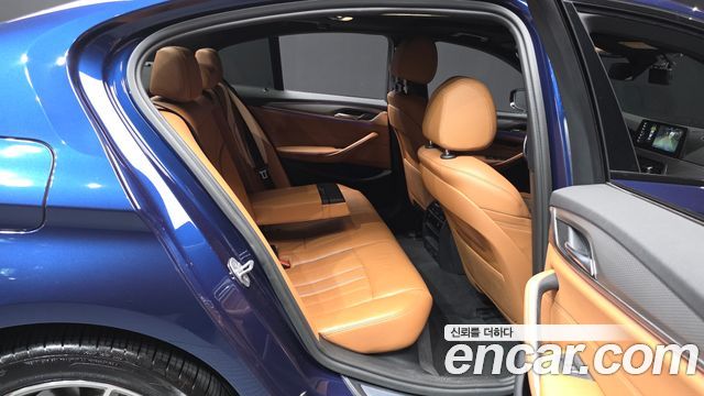BMW 5-Series 2017 — photo 12