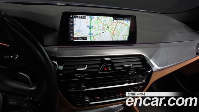 BMW 5-Series 2017 — photo 14