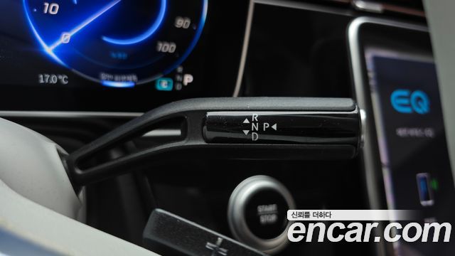 Mercedes-Benz EQE 2023 — photo 12
