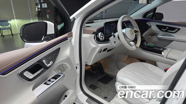 Mercedes-Benz EQE 2023 — photo 13