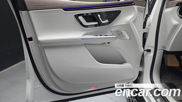 Mercedes-Benz EQE 2023 — photo 14