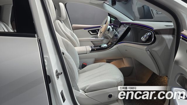 Mercedes-Benz EQE 2023 — photo 16