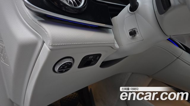 Mercedes-Benz EQE 2023 — photo 28