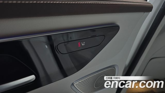 Mercedes-Benz EQE 2023 — photo 29