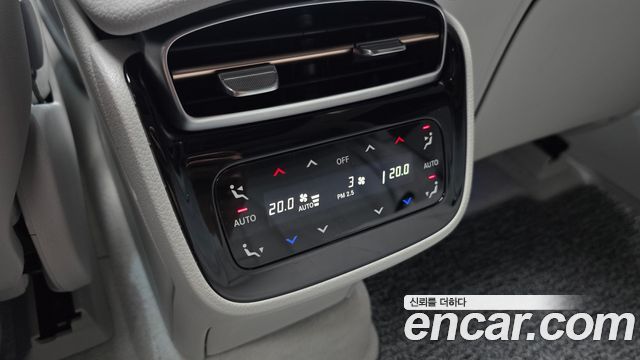Mercedes-Benz EQE 2023 — photo 30