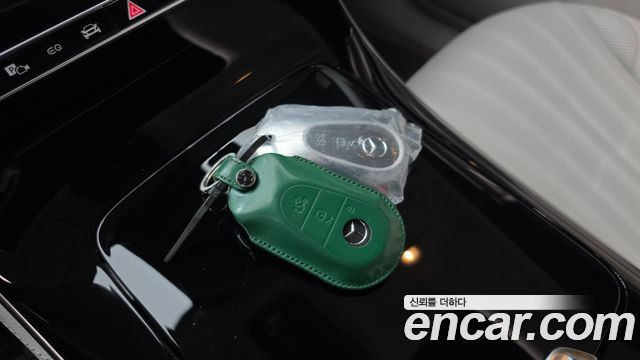 Mercedes-Benz EQE 2023 — photo 31