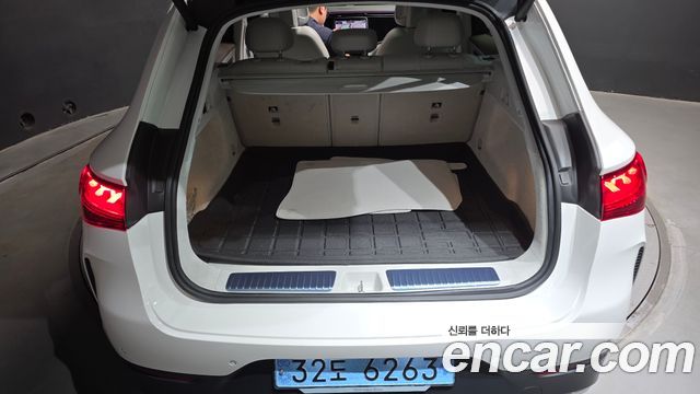 Mercedes-Benz EQE 2023 — photo 35